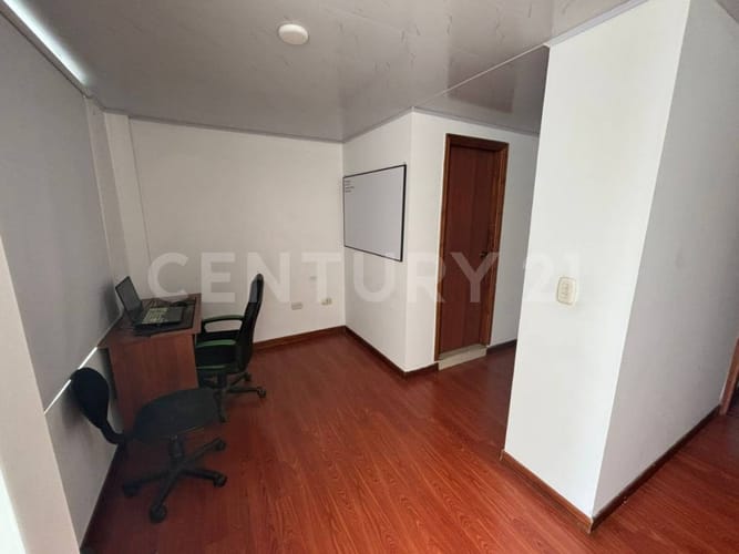 Casa de 5 alcobas en venta en Las Flores, Bogotá, 216 m² · foto 11 de 17