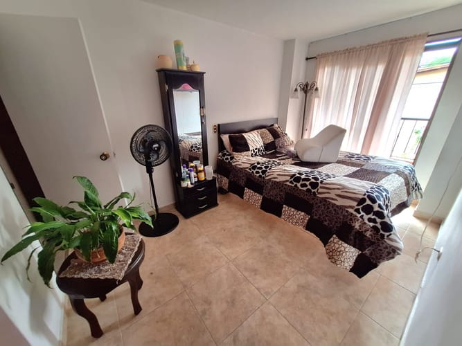 Apartamento de 3 alcobas en venta en La Gloria, Medellín, 69 m² · foto 13 de 14