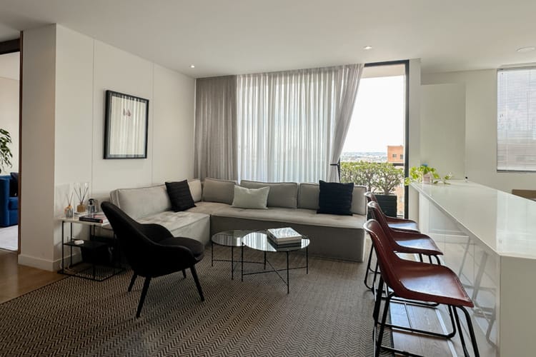 Apartamento de 2 alcobas en venta en El Refugio, Bogotá, 124 m² · foto 3 de 23