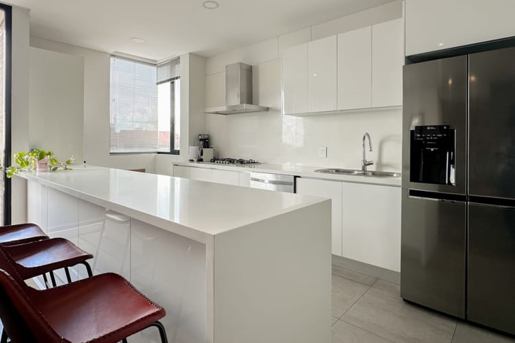 Apartamento de 2 alcobas en venta en El Refugio, Bogotá, 124 m² · foto 5 de 23
