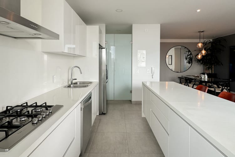 Apartamento de 2 alcobas en venta en El Refugio, Bogotá, 124 m² · foto 6 de 23