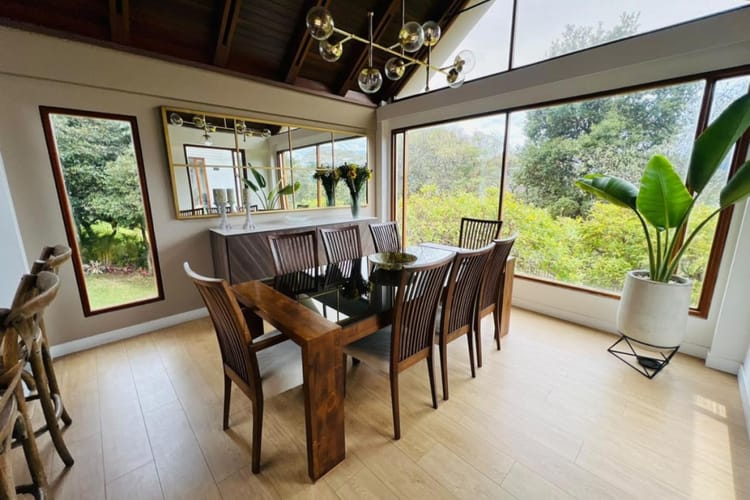 Casa de 4 alcobas en venta en Lindaraja, Bogotá, 257 m² · foto 2 de 13