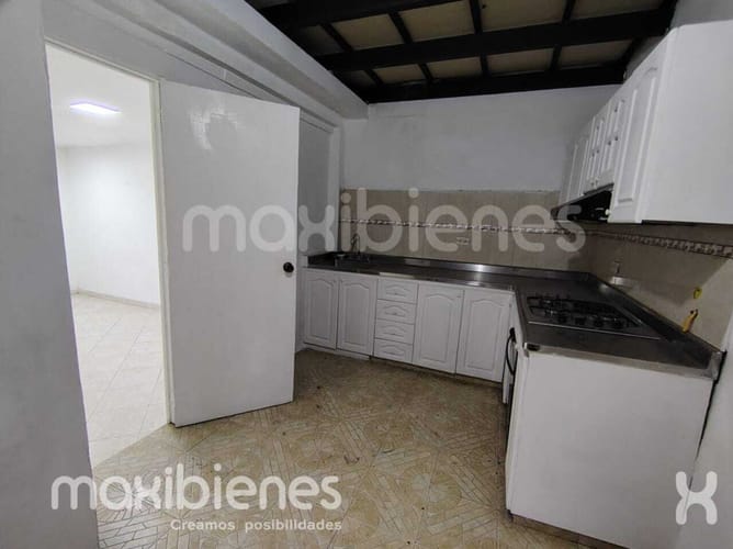 Casa de 3 alcobas en arriendo en Las Acacias, Medellín, 300 m² · foto 7 de 22