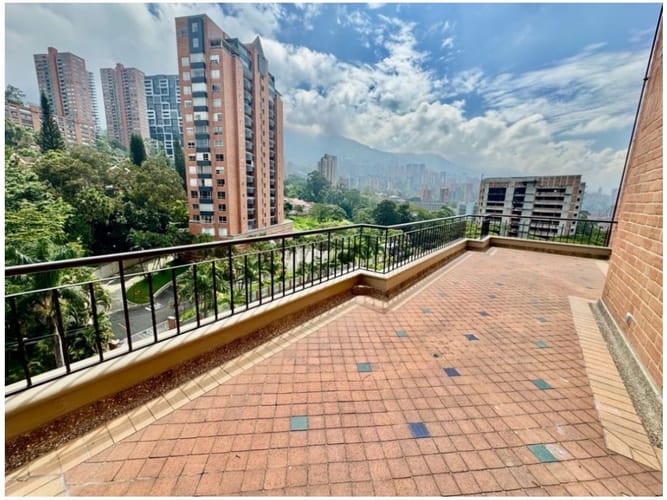 Apartamento de 4 alcobas en venta en Vía Las Palmas, Medellín, 130 m² · foto 2 de 21