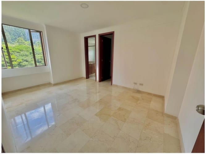 Apartamento de 4 alcobas en venta en Vía Las Palmas, Medellín, 130 m² · foto 10 de 21