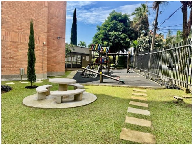 Apartamento de 4 alcobas en venta en Vía Las Palmas, Medellín, 130 m² · foto 20 de 21