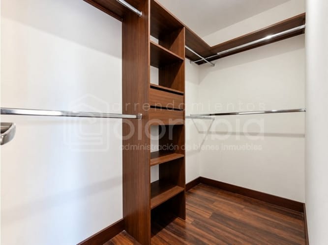 Apartamento de 3 alcobas en arriendo en Loma Del Escobero, Envigado, 90 m² · foto 18 de 19