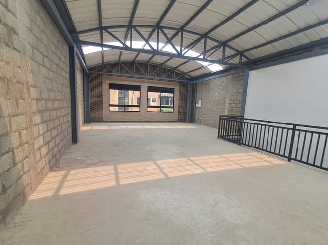 Bodega en arriendo en Zona Centro, Envigado, 220 m² · foto 10 de 10