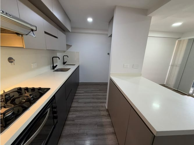 Apartamento de 2 alcobas en arriendo en Terranova, Bello, 60 m² · foto 2 de 13