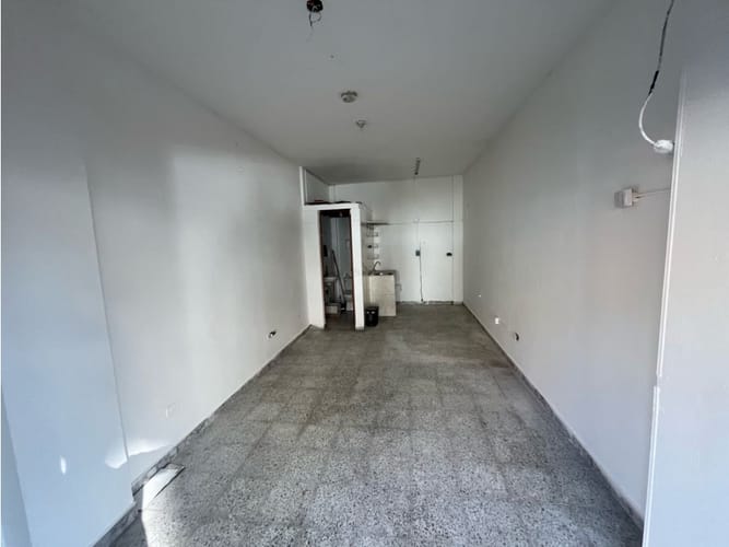 Local en arriendo en El Dorado, Envigado, 30 m² · foto 2 de 6