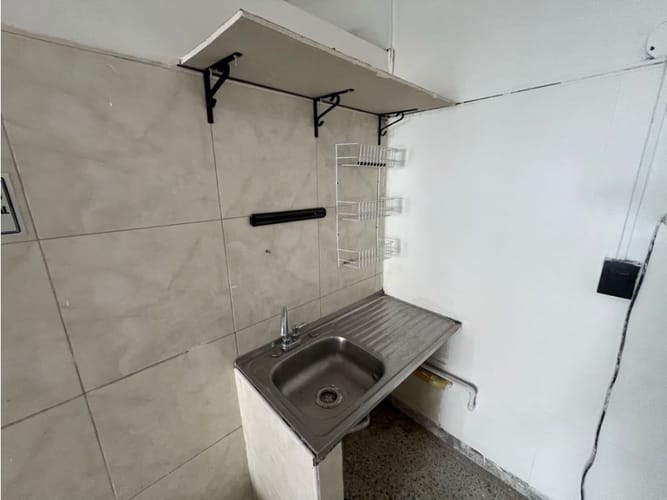 Local en arriendo en El Dorado, Envigado, 30 m² · foto 4 de 6