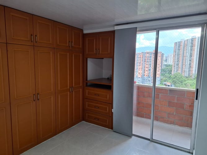 Apartamento de 3 alcobas en venta en Belén, Medellín, 78 m² · foto 8 de 17