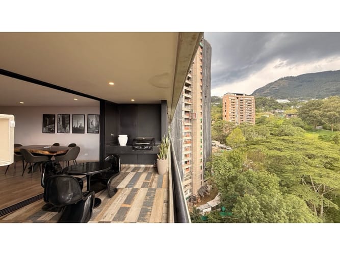 Apartamento de 2 alcobas en venta en El Tesoro, Medellín, 148 m² · foto 8 de 16