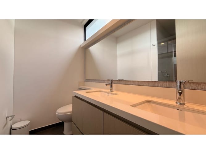 Apartamento de 2 alcobas en venta en El Tesoro, Medellín, 148 m² · foto 14 de 16