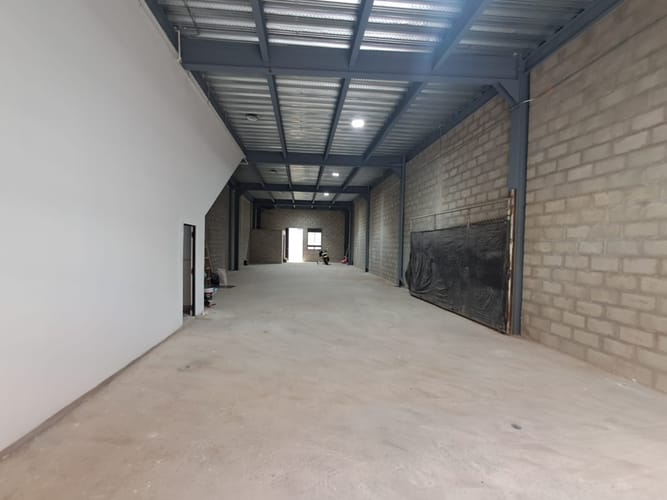 Bodega en arriendo en Zona Centro, Envigado, 300 m² · foto 2 de 10