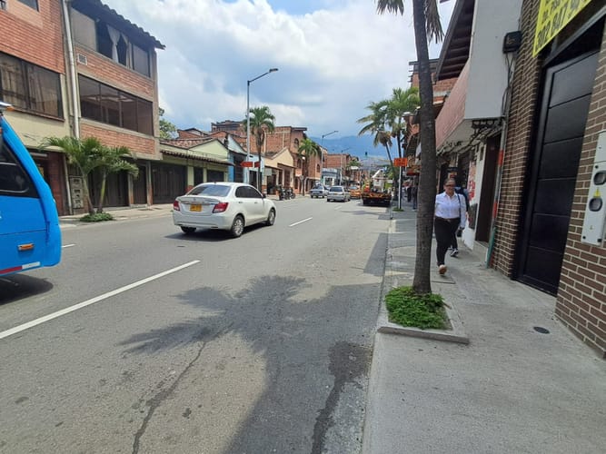 Bodega en arriendo en Zona Centro, Envigado, 300 m² · foto 6 de 10
