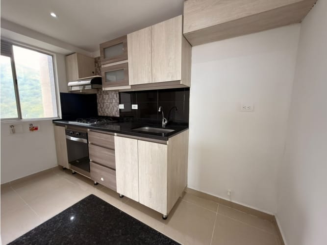 Apartamento de 3 alcobas en arriendo en Loma De Los Bernal, Medellín, 85 m² · foto 3 de 21