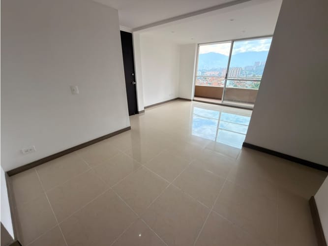 Apartamento de 3 alcobas en arriendo en Loma De Los Bernal, Medellín, 85 m² · foto 4 de 21