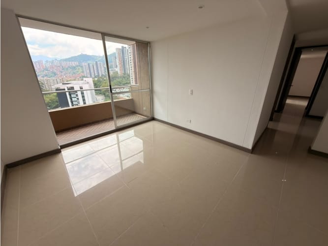 Apartamento de 3 alcobas en arriendo en Loma De Los Bernal, Medellín, 85 m² · foto 5 de 21