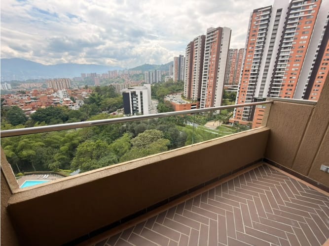 Apartamento de 3 alcobas en arriendo en Loma De Los Bernal, Medellín, 85 m² · foto 8 de 21