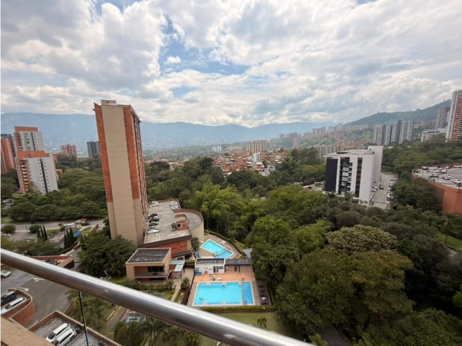Apartamento de 3 alcobas en arriendo en Loma De Los Bernal, Medellín, 85 m² · foto 9 de 21