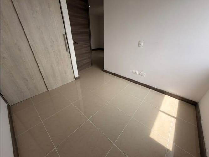 Apartamento de 3 alcobas en arriendo en Loma De Los Bernal, Medellín, 85 m² · foto 13 de 21