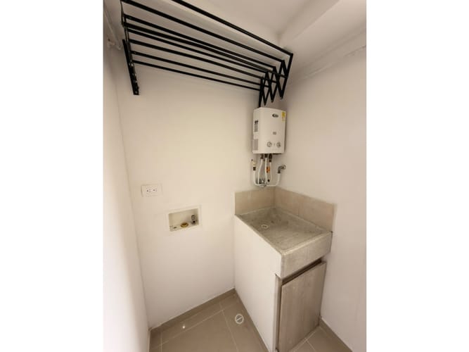 Apartamento de 3 alcobas en arriendo en Loma De Los Bernal, Medellín, 85 m² · foto 20 de 21