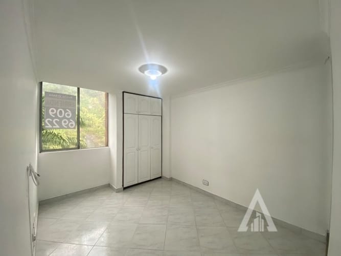 Apartamento de 2 alcobas en arriendo en Las Granjas, Medellín, 52 m² · foto 3 de 9