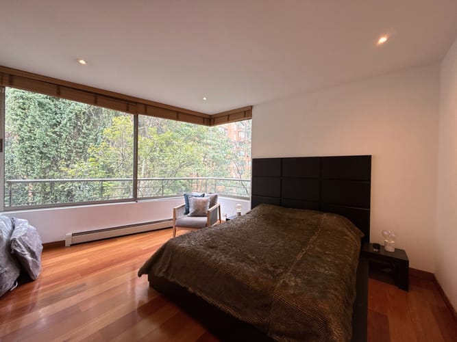 Apartamento de 3 alcobas en venta en Los Rosales, Bogotá, 204 m² · foto 12 de 21