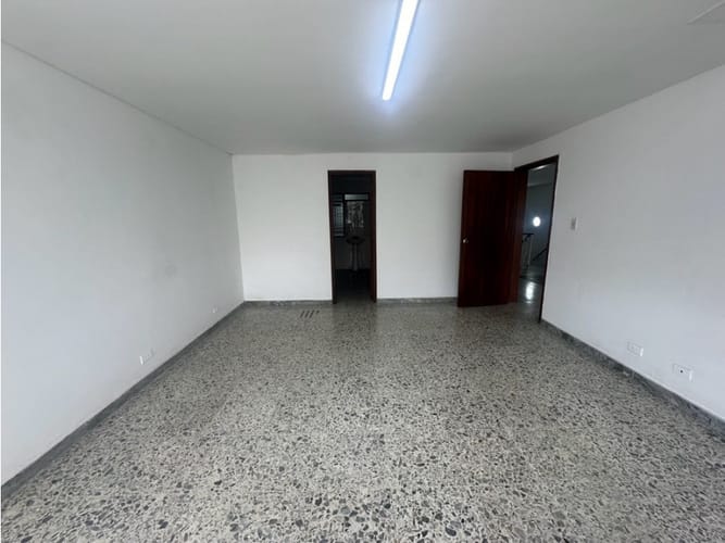 Casa de 14 alcobas en venta en San Vicente, Cali, 480 m² · foto 2 de 24