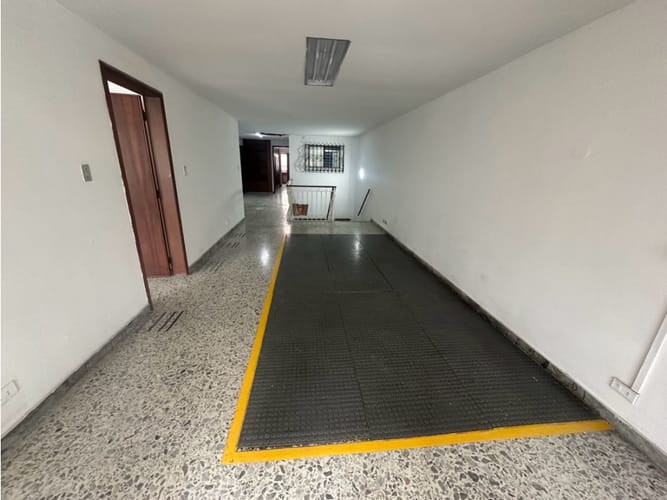 Casa de 14 alcobas en venta en San Vicente, Cali, 480 m² · foto 3 de 24