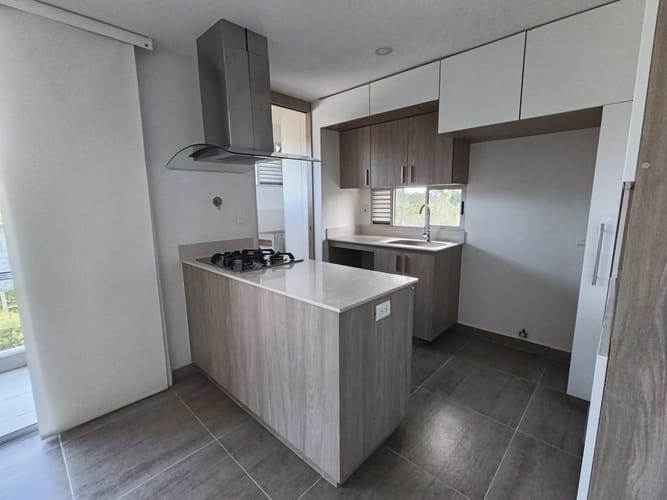 Apartamento de 2 alcobas en arriendo en Los Colegios, Rionegro, 74 m² · foto 5 de 10