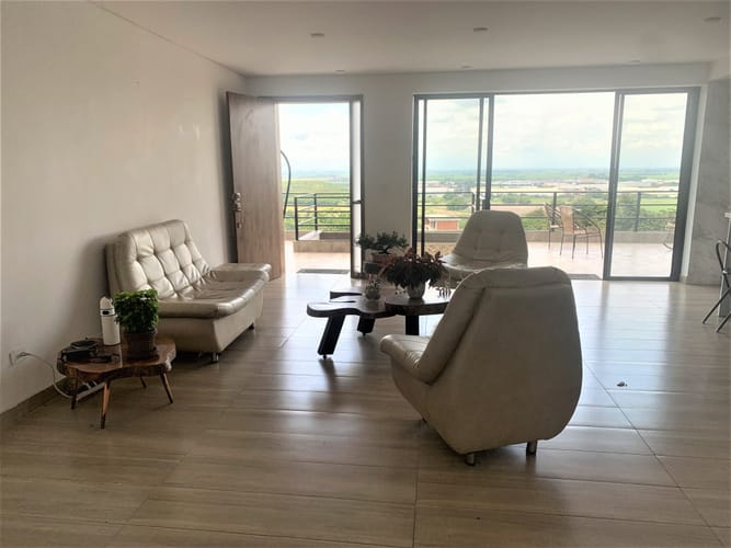 Casa de 5 alcobas en venta en Zona Industrial, Yumbo, 261 m² · foto 5 de 24