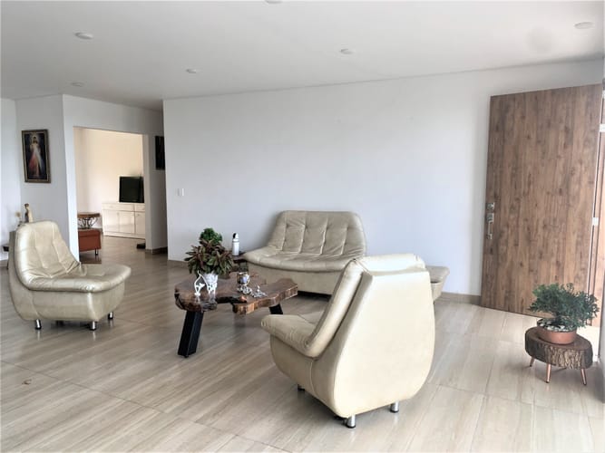Casa de 5 alcobas en venta en Zona Industrial, Yumbo, 261 m² · foto 6 de 24