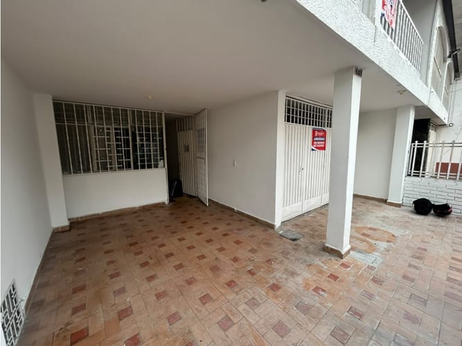 Casa de 6 alcobas en arriendo en Ricaurte, Bucaramanga, 350 m² · foto 2 de 24