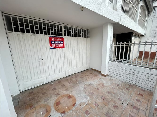 Casa de 6 alcobas en arriendo en Ricaurte, Bucaramanga, 350 m² · foto 3 de 24