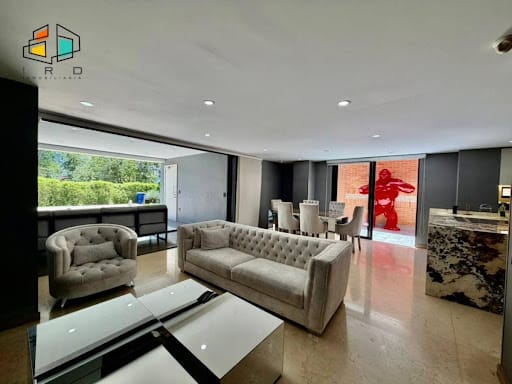 Casa de 5 alcobas en arriendo en Loma Benedictinos, Envigado, 290 m² · foto 3 de 24