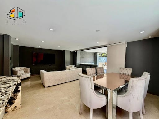 Casa de 5 alcobas en arriendo en Loma Benedictinos, Envigado, 290 m² · foto 4 de 24