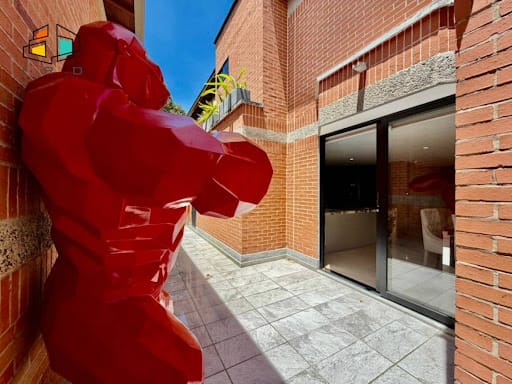 Casa de 5 alcobas en arriendo en Loma Benedictinos, Envigado, 290 m² · foto 5 de 24