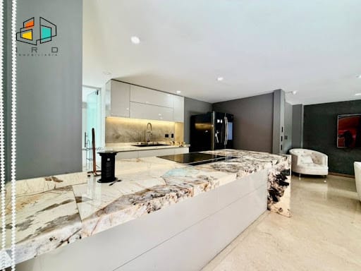 Casa de 5 alcobas en arriendo en Loma Benedictinos, Envigado, 290 m² · foto 6 de 24