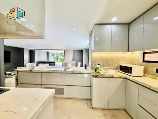 Casa de 5 alcobas en arriendo en Loma Benedictinos, Envigado, 290 m² · foto 8 de 24