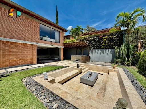 Casa de 5 alcobas en arriendo en Loma Benedictinos, Envigado, 290 m² · foto 11 de 24