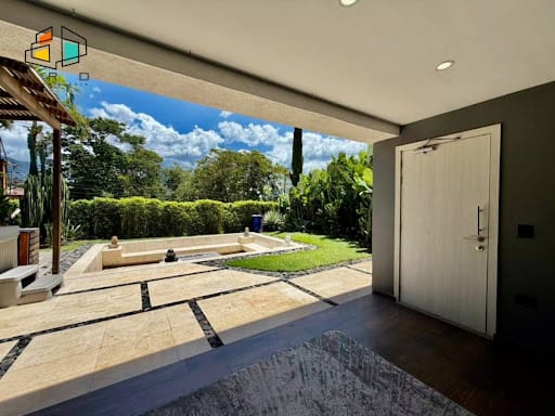 Casa de 5 alcobas en arriendo en Loma Benedictinos, Envigado, 290 m² · foto 13 de 24