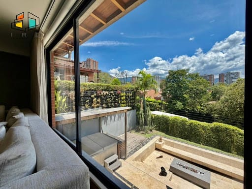 Casa de 5 alcobas en arriendo en Loma Benedictinos, Envigado, 290 m² · foto 19 de 24