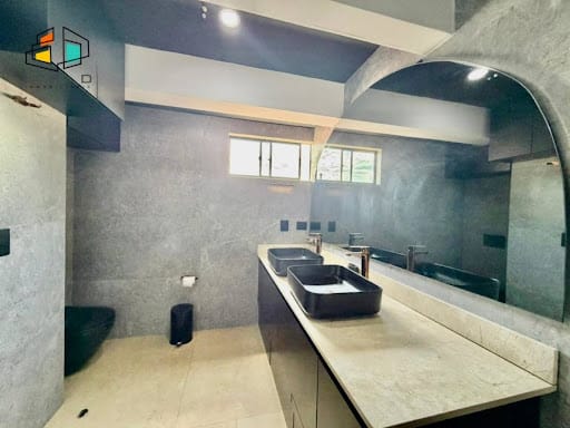 Casa de 5 alcobas en arriendo en Loma Benedictinos, Envigado, 290 m² · foto 23 de 24