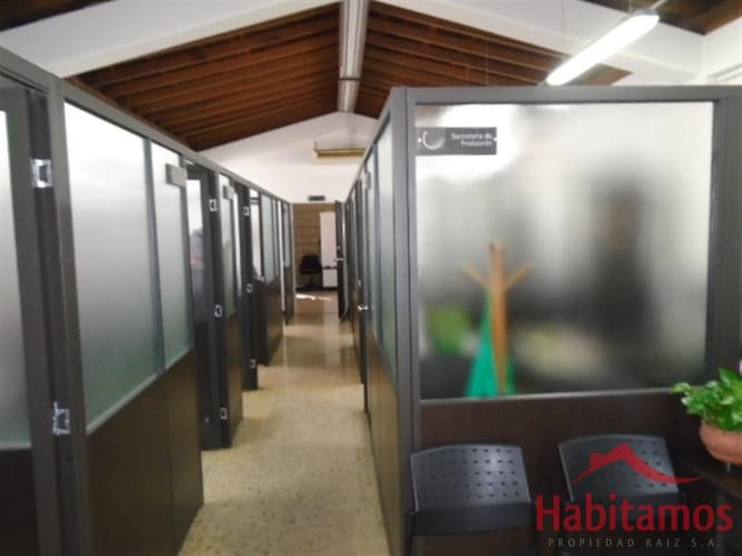 Bodega en venta en Centro, Itagüí, 2958 m² · foto 2 de 19