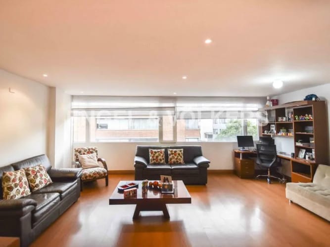 Apartamento de 3 alcobas en venta en Santa Paula, Bogotá, 134 m² · foto 2 de 11