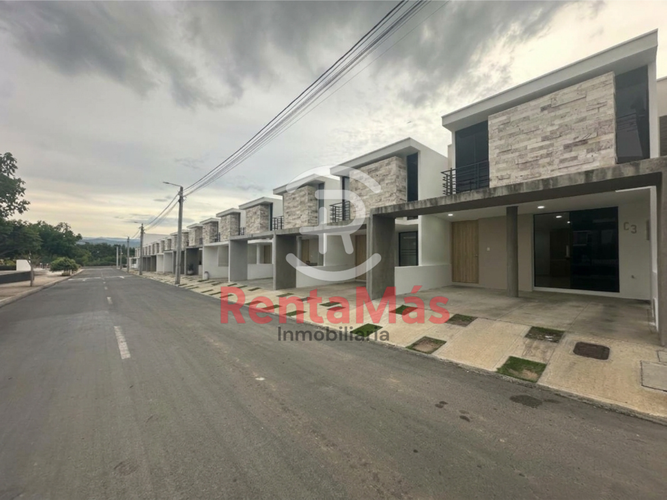 Casa de 3 alcobas en arriendo en Sector Sur, Los Patios, 120 m² · foto 3 de 18