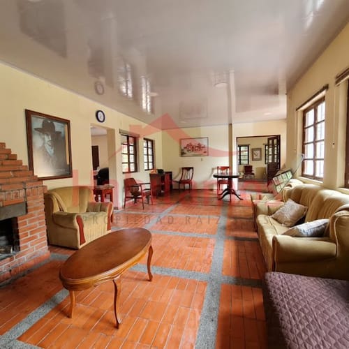 Casa de 10 alcobas en venta en Perico, Envigado, 925 m² · foto 2 de 24