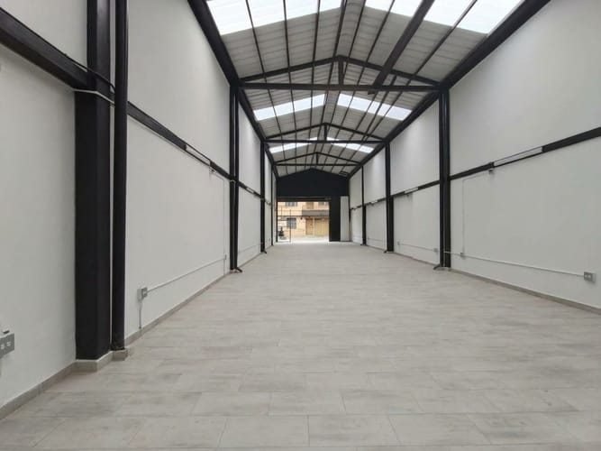 Bodega en arriendo en Camino Verde, Envigado, 210 m² · foto 4 de 11